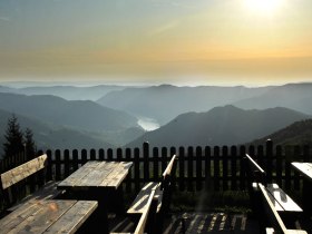 Wachauterrasse des Naturparkhauses am Jauerling - 915 m, © Niederösterreichische Naturparke/Robert Herbst