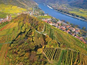 Spitz an der Donau mit dem Tausendeimerberg, © Markus Haslinger/www.extremfotos.com