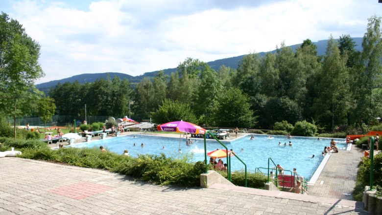 Freibad Kirchberg am Wechsel, © Steindy, CC BY-SA 2.0 DE