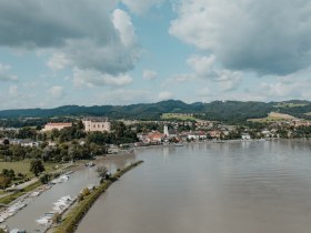 Radtour Donauradweg Blick auf Grein Perg, © WGD Donau Oberösterreich Tourismus GmbH