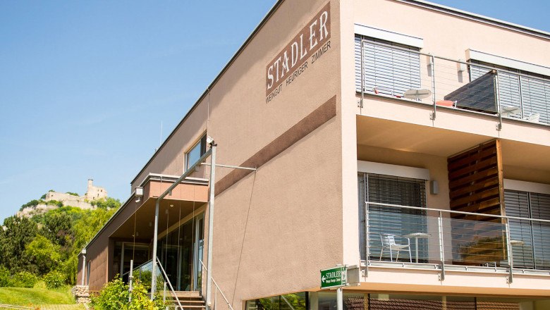 Gästezimmer, Vinothek & Heuriger am Weingut Stadler, © Georg Wilke