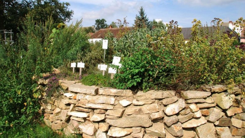 Hochbeet im Trockensteinbau, © Kräuterdorf Merkenbrechts