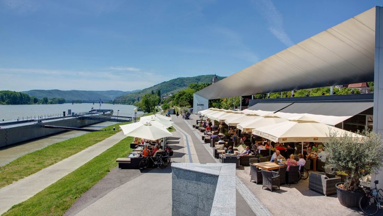 Wellenspiel Outdoor an der Donau mit Schiffsanlegestelle, © Wellen.Spiel