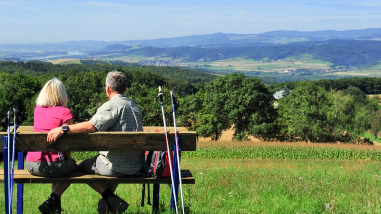 Durch die hügelige Landschaft wandern, © ARGE Dunkelsteinerwald