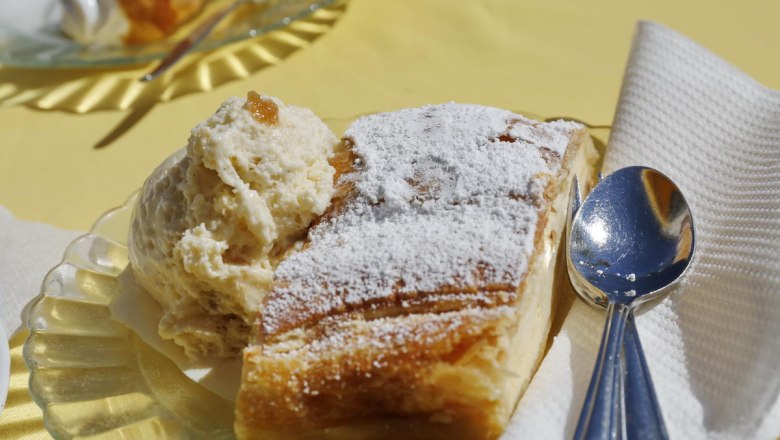 Topfenstrudel mit Eis, © Familie Braun