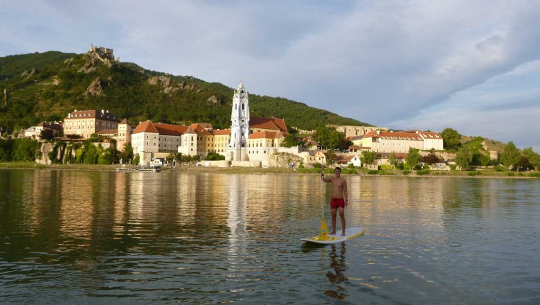 Gegenüber von Dürnstein mit dem Kanu unterwegs, © Kanu Wachau Gregor Wimmer