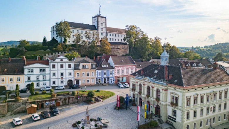 Weitra mit Rathaus und Schloss, © Benjamin Wald