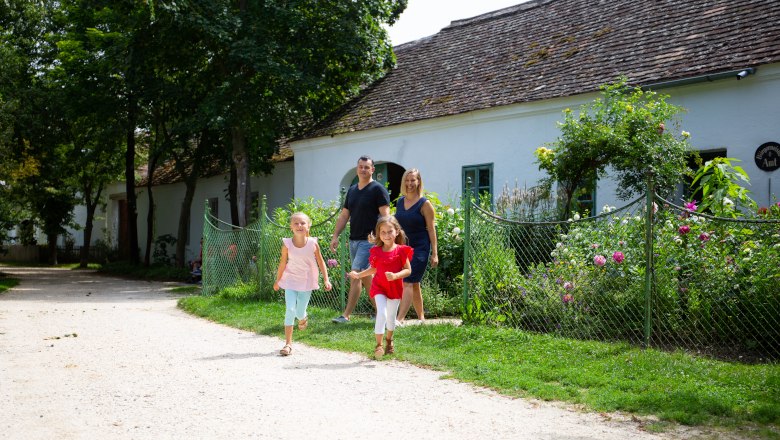 Familie im Museumsdorf, © Roman Jandl