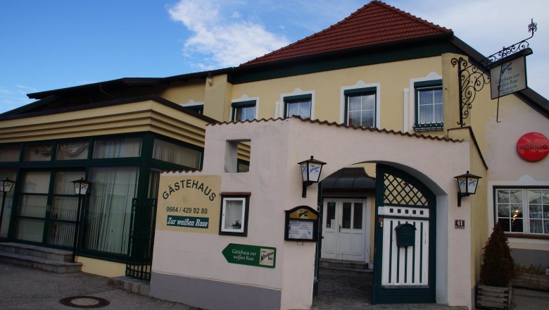 Gästehaus zur weißen Rose Aussenansicht, © Michael Pichler