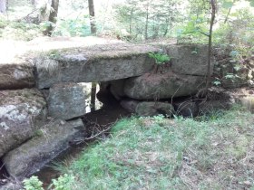 Waldviertler Granitsteinbrücke Richtung Ortsteil Weite Wiese Reingers, © Erich Mader