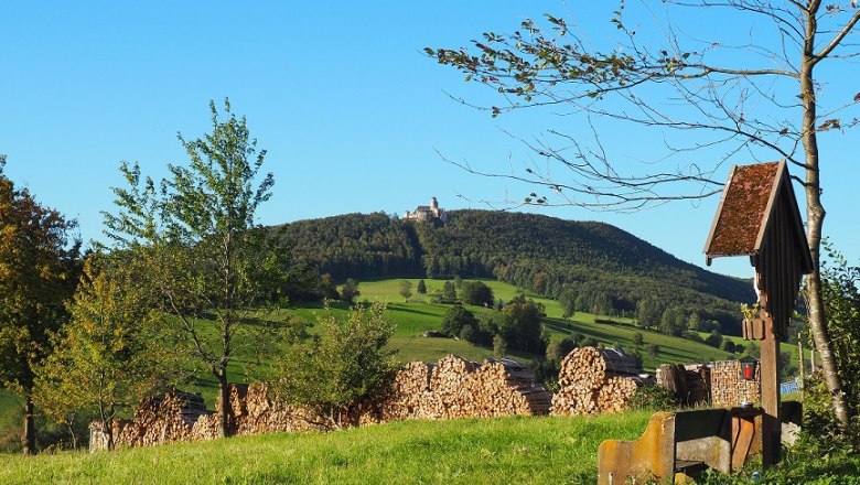 Marterl Am Sonnenhang Blick auf Araburg, © Kaumberg/Radinger Doris