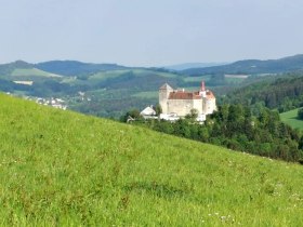 Blick auf Schloss Krumbach, © Wiener Alpen in Niederösterreich