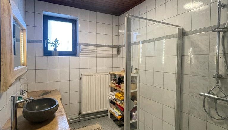 Geteiltes Badezimmer mit separatem WC, © Familie Klein