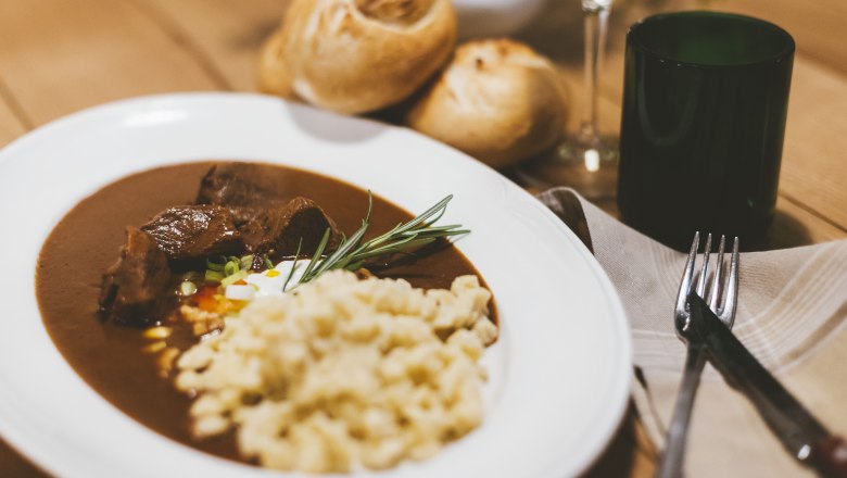 Kalbsrahmgulasch mit Spätzle, © Niederösterreich Werbung/David Schreiber