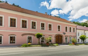 Ferienwohnungen Manuela  - Hausansicht, © Wiener Alpen / Christian Kremsl