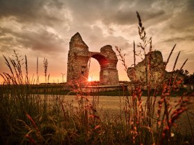 Heidentor Petronell-Carnuntum, © Donau Niederösterreich - Tourismusbüro Carnuntum-Marchfeld