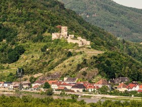 Ruine Hinterhaus in Spitz im Frühling, © Robert Herbst