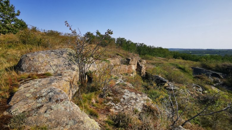 Felsformationen und herrlicher Ausblick, © Weinstraße Weinviertel