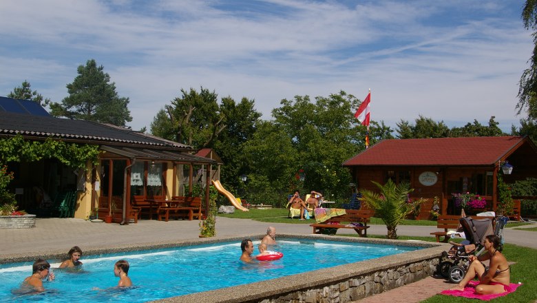 Abkühlung im Schwimmbad, © Reinhard Wallentin