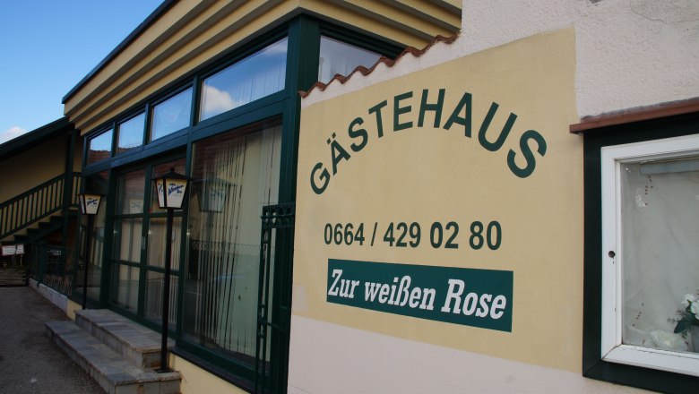 Gästehaus zur weißen Rose aussen, © Michael Pichler