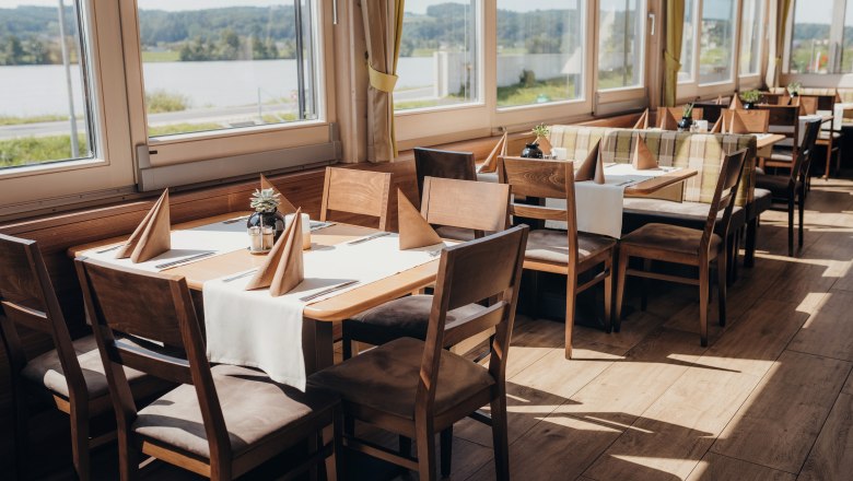 Donaublick von Gastzimmer und Terrasse, © Niederösterreich Werbung/Daniela Führer