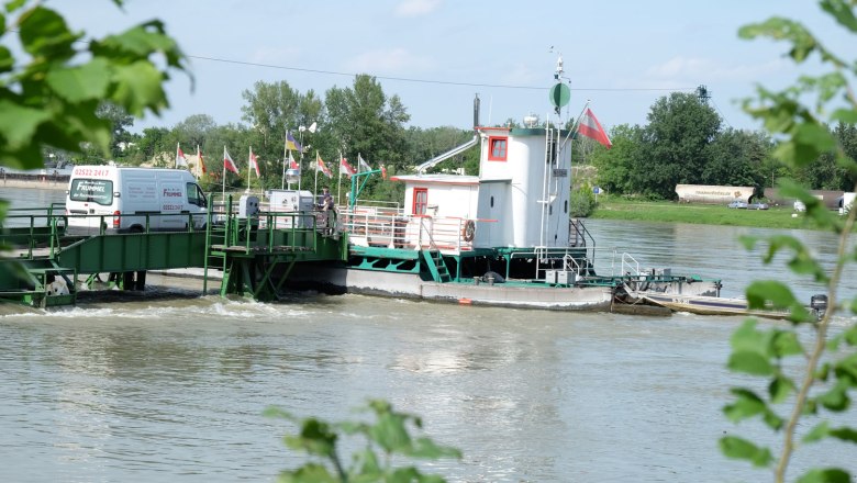 Donau Rollfähre bei Korneuburg-Klosterneuburg, © Benjamin Zibuschka