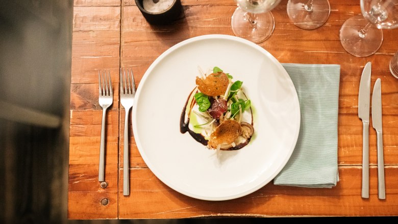 Speisenfoto: Chicorée mit Balsamico-Essig, Zwetschken-Reduktion, Shiitake aus Perschling