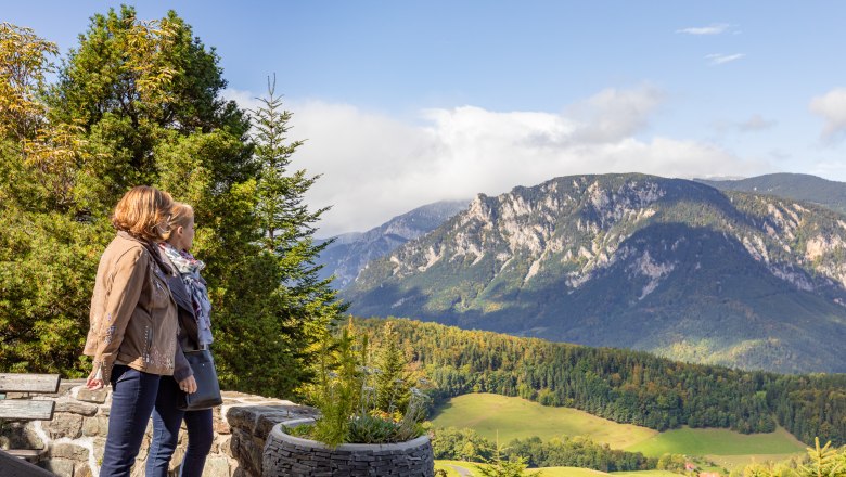 Beeindruckender Ausblick vom Looshaus, © Wiener Alpen / Christian Kremsl