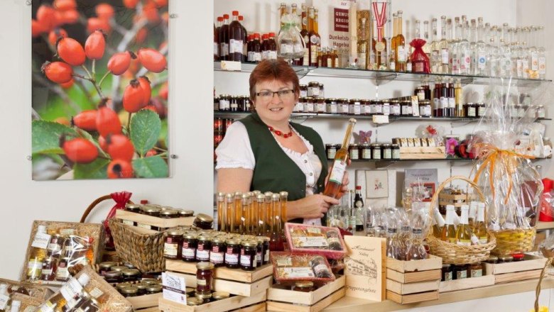 Herta Falkensteiner im Shop, © Fotostudio Macher