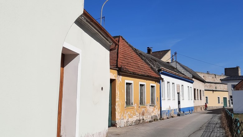 Ortsspaziergang Bruck/Leitha, Hörgeschichte Raabergasse, © Donau Niederösterreich, Neubauer