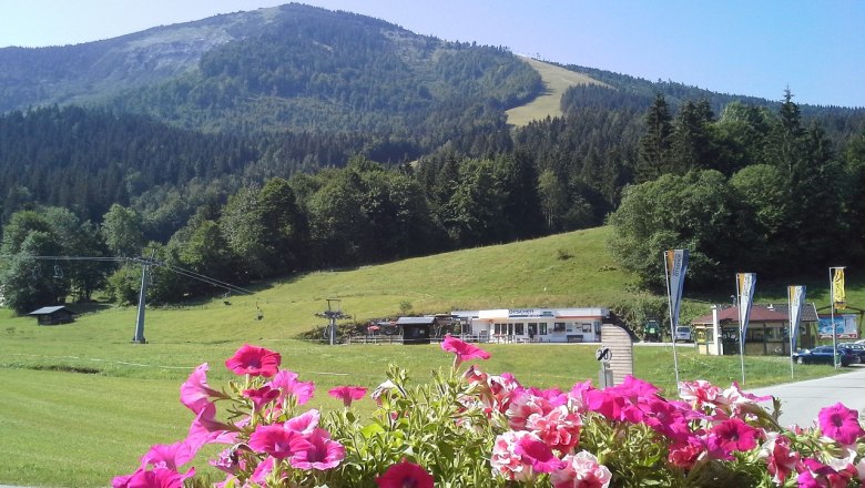 Vom Balkon bietet sich ein toller Ausblick auf den Kleinen Ötscher. Talstation Großer Ötscher und Kinderland direkt beim Haus, © Franz Heher