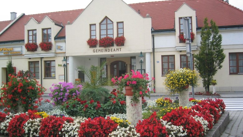 Hauptplatz Hof am Leithaberge, © MG Hof/Lbg.