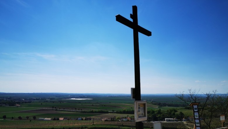 Einen Besuch Wert - Freiheitskreuz, © Weinstraße Weinviertel