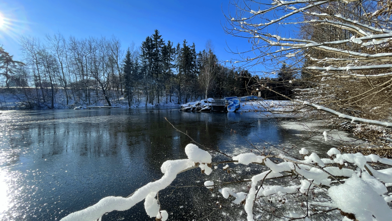 Blick auf die Wasserrutsche im Winter, © Arno M. Scharinger