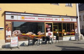 Bäckerei und Konditorei mit Café, Außenbereich mit Tischen und Stühlen., © Donau Niederösterreich