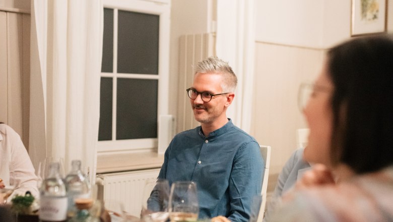 Porträtfoto Martin Rotheneder am Kulturstammtisch