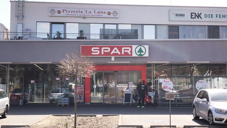 Pizzeria La Luna mit Spar-Markt in Klein-Pöchlarn, © Donau NÖ Tourismus GmbH