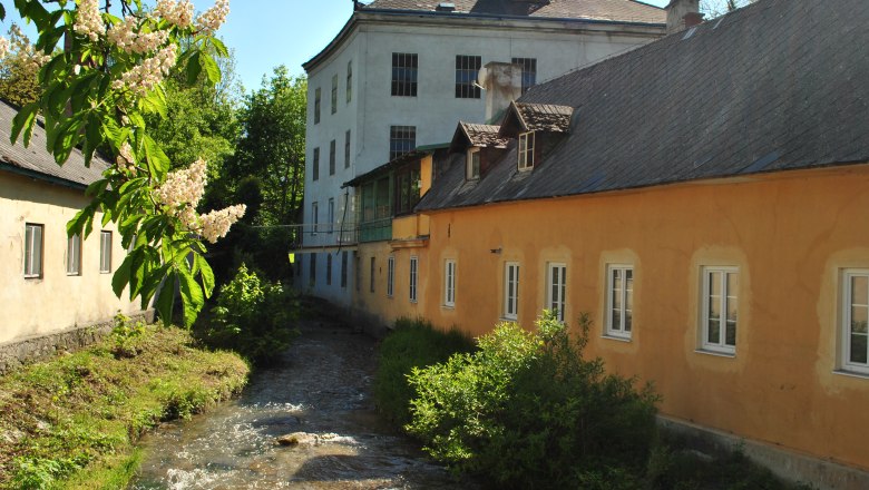 Brot- und Mühlenmuseum, Außenansicht mit Bach, © Brot- und Muehlenmuseum