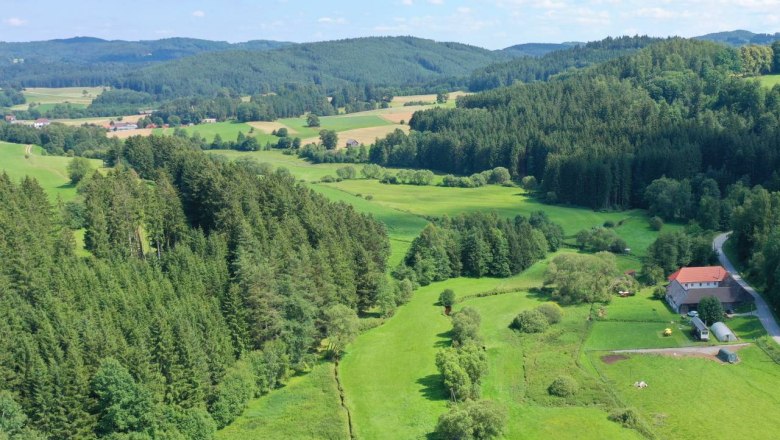 Luftaufnahme der Edermühle im Waldviertel - Übernachtungen und Tiererlebnisse ab 16 Jahren | Adults only Hotel, © Christian Pfabigan