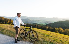 Wirt Andreas Ottner ist passionierter Biker, © Niederösterreich Werbung/Mara Hohla