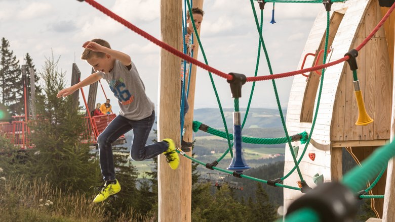 Kletterspaß am Abenteuer-Spielplatz, © Erlebnisalm Mönichkirchen, Martin Fülöp