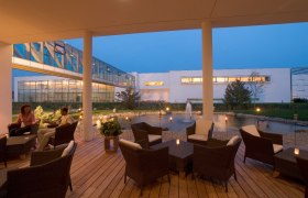 Lounge Terrasse Therme Laa - Hotel & Spa, © Weinviertel Tourismus GmbH