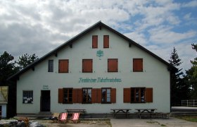 Neunkirchner Haus auf der Flatzer Wand (Copyright: Herzi Pinki), © Wiener Alpen in Niederösterreich