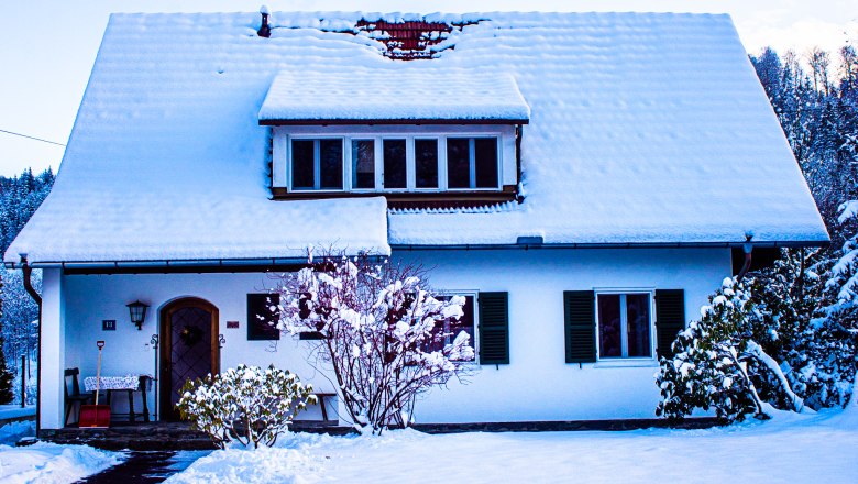 Landhaus im Winter, © Peter Wochesländer