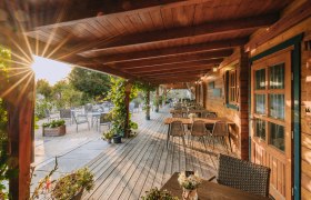 Wunderbare Terrasse zum Genießen - Weinviertler Heuriger, © Martin Mathes