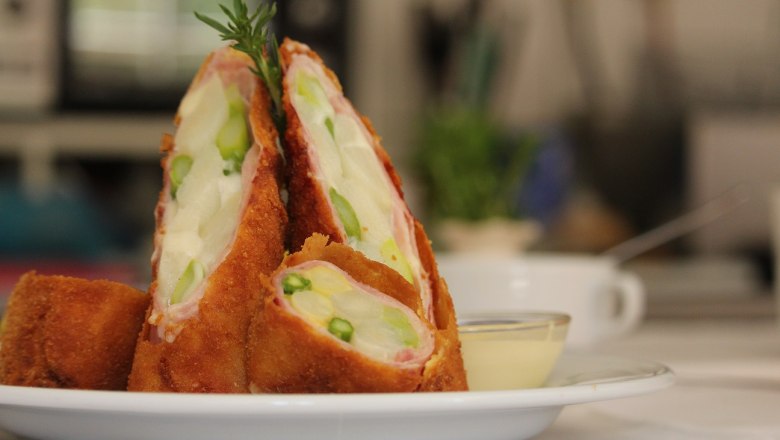 Spargel Cordon Bleu, © Gasthaus Bruthenne