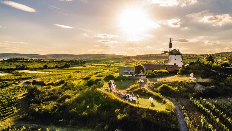 Fantastische Kulisse zum Tafeln., © Weinviertel Tourismus GmbH/ Christine Wurnig