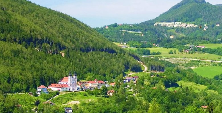 Maria Schutz im Frühling-Sommer, © Fam. Auer GmbH