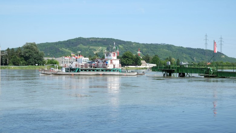 Donau Rollfähre bei Korneuburg-Klosterneuburg, © Benjamin Zibuschka