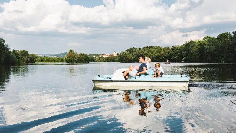 Tretbootfahren am Donausee in Weitenegg, © NÖW_Stefan Fürtbauer